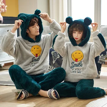 

to keep warm with long sleeves New autumn - winter flannel couples can wear extra pyjamas For men and women