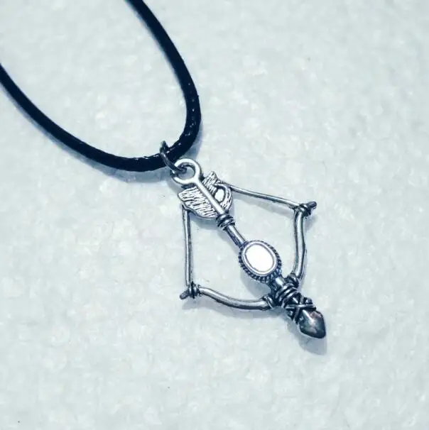 2 Style Antique Silver Color 36x25mm Medieval bow and arrow Pendant Leather Chain Necklace For Women Men Goth punk 2020 Vintage | Украшения