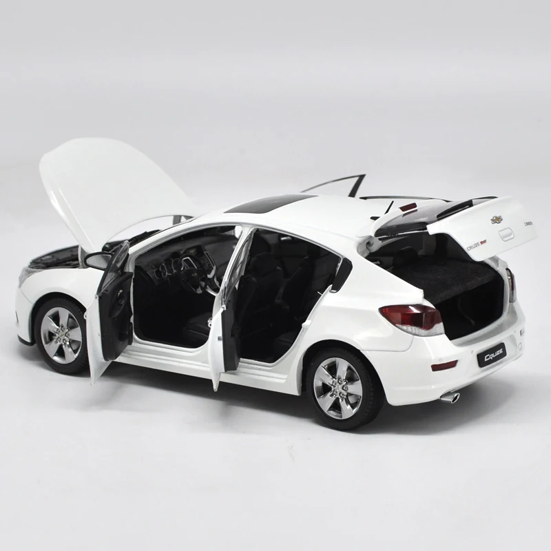 White Оригинальная Авторизованная аутентификация 1: 18 Chevrolet Cruze хэтчбек литье champaign золотые игрушки модель автомобиля на Рождество/подарок на день рождения - Цвет: White