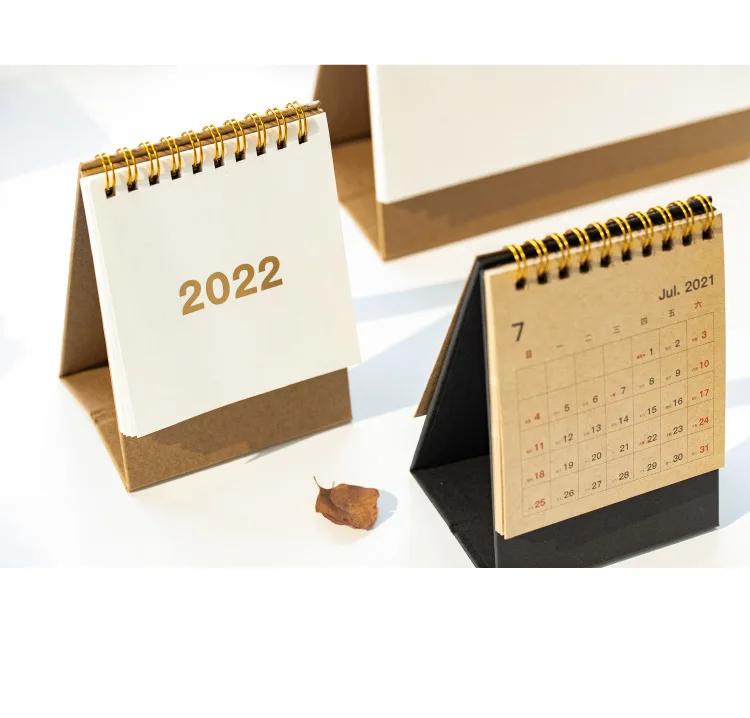 Рисунок 5 - Новинка 2022, милые календари с золотыми звеньями