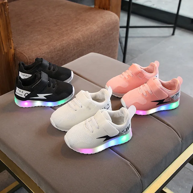 Niños Niñas moda Lightning zapatos LED niños malla transpirable luz Up zapatillas niños zapatillas Casual correr deportes zapatos - Imagen 5