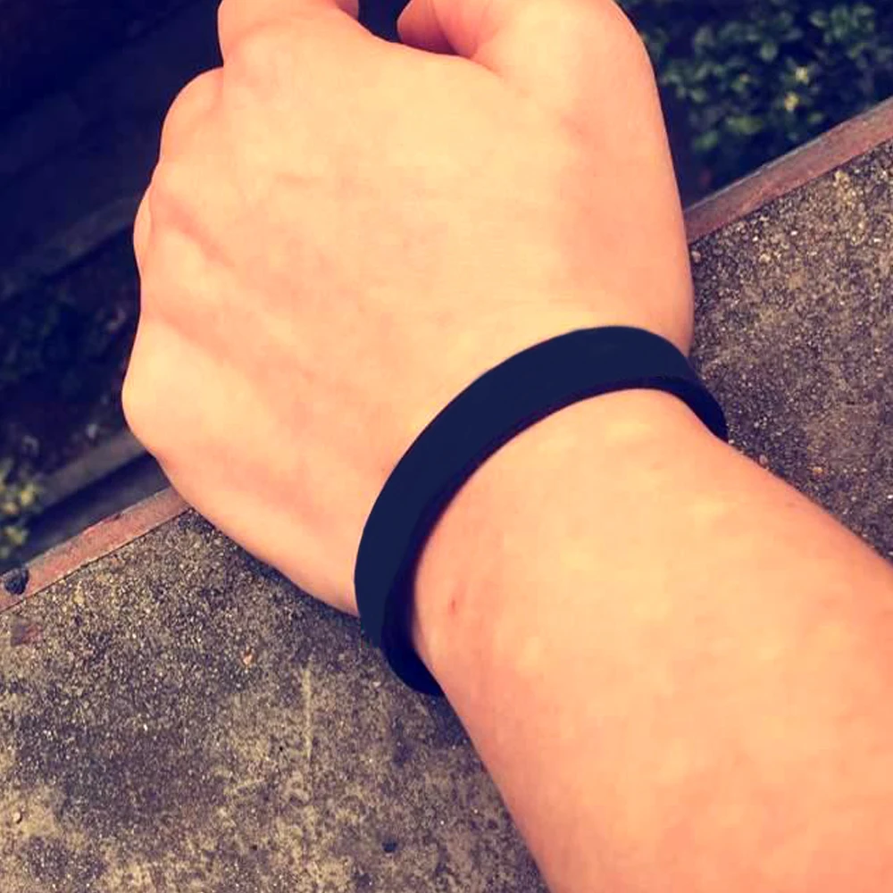 

Unisex Maple Silicone Bracelet Personality Logo For BMW Waterproof Sports Wristband Fashion Jewelry Accessories For Men Women