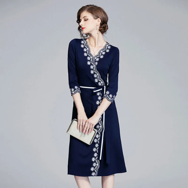 

Europe And America Western Style High-End Industrial Embroided Dress 2020 Spring WOMEN'S Dress Mid-length Elegant Waist Hugging