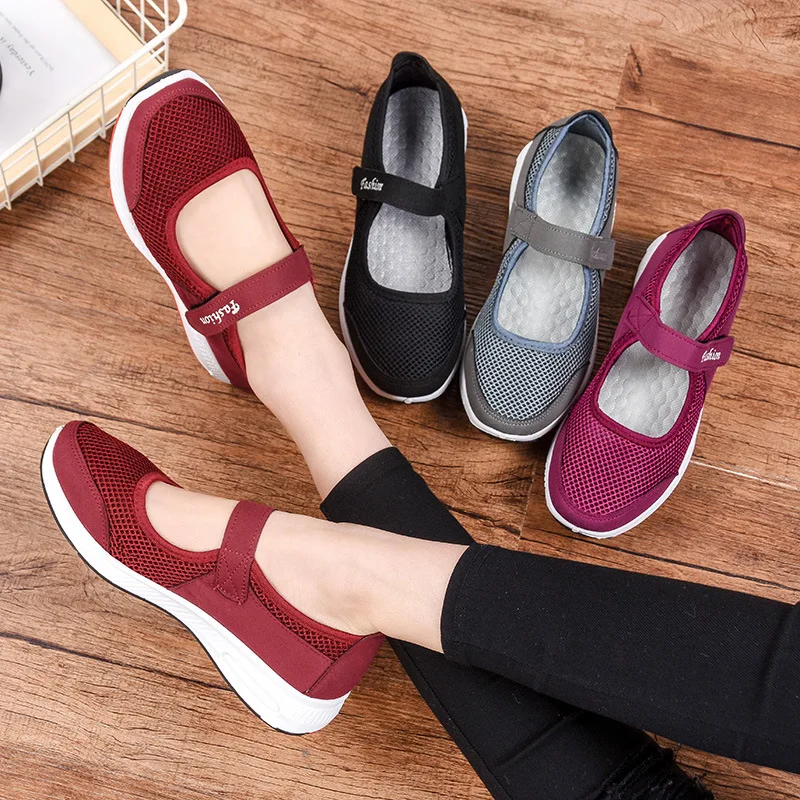 

Factory Price Shoes for the Old Summer Breathable Stickers Buckle Mom Sandals Non-slip Net Surface Soft-Sole Safe Walking Shoes