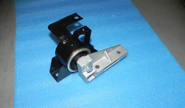(4 models) 1pcs Engine Mounting Bracket cushion rubber part for Chinese X1 M1 1.3L 473 engine Auto car motor parts