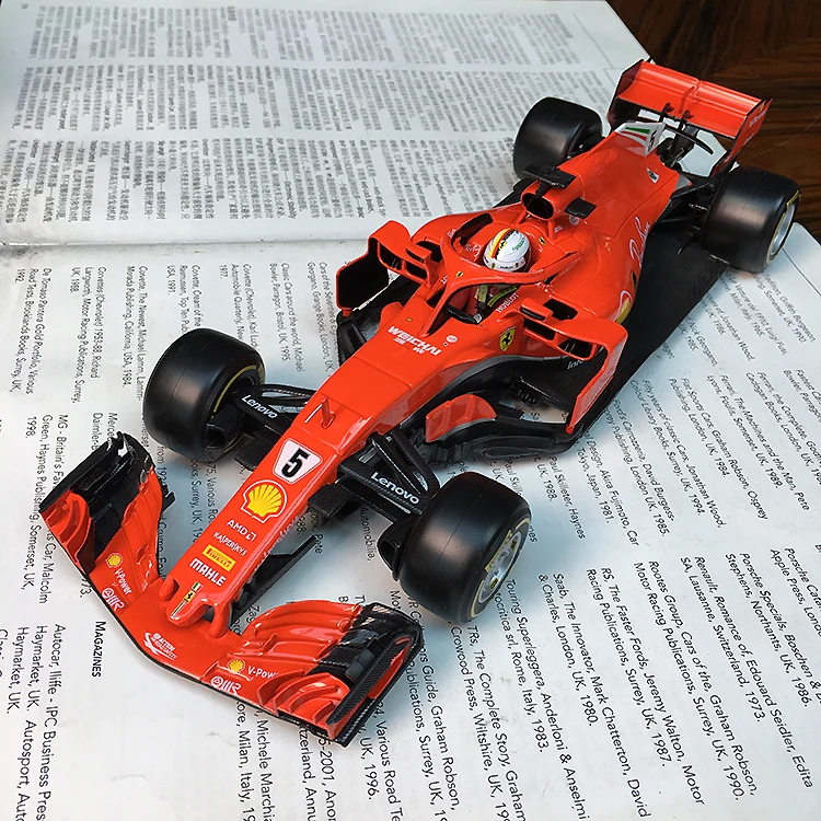 Bburago 1:18 1/18 Ferrari SF90 Vettel No5 Формула 1 F1 гоночный автомобиль Транспортное средство литье под давлением дисплей Модель Игрушки для мальчиков - Цвет: 2018 SF71H No5