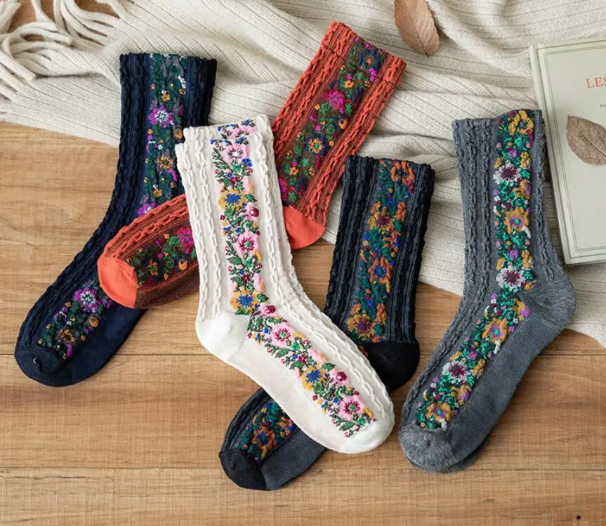 Embroidered thick socks autumn winter new retro palace national wind pattern personality cotton Floral funny happy |