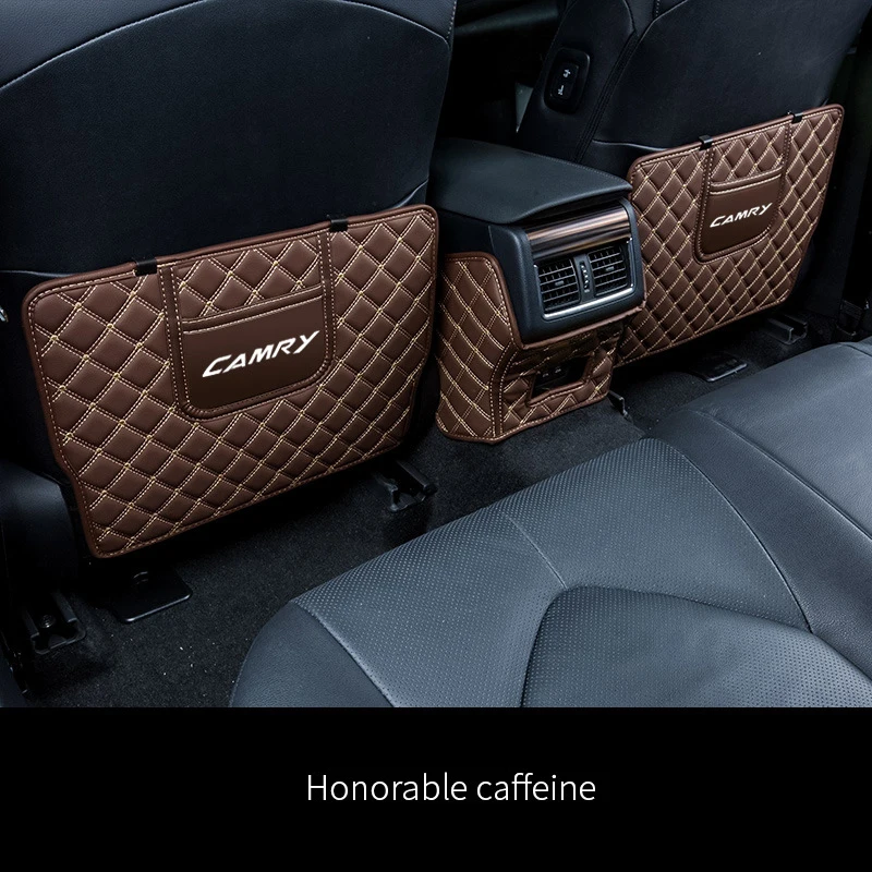 Заднее сиденье автомобиля с противообрастающим противоударным подкладом