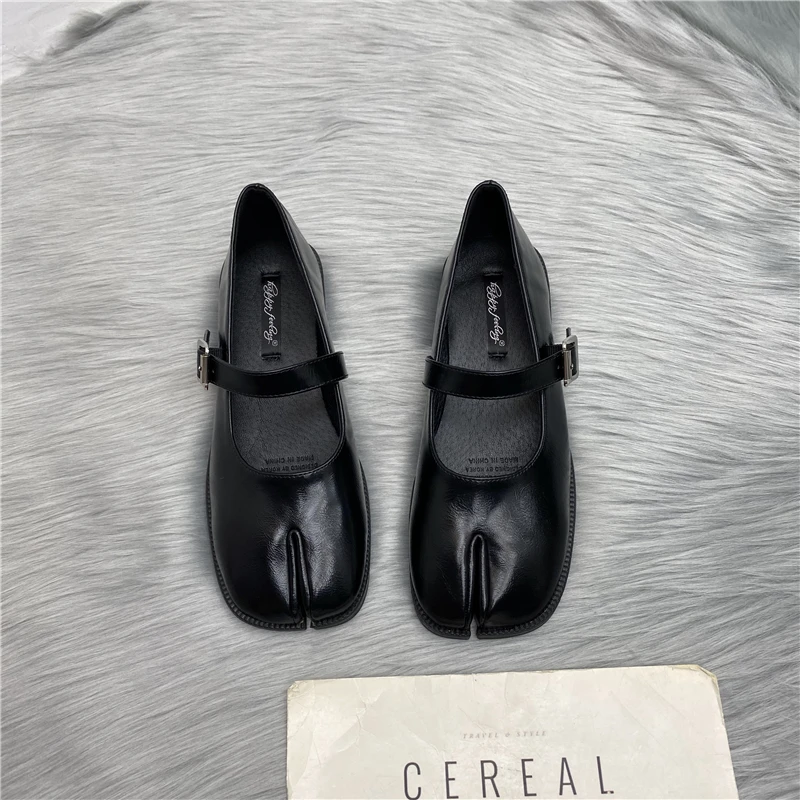 Spring Women Split Toe Mary Jane Flats Pumps Retro Vintage Girl Daily Novelty Solid Ninja Shoes