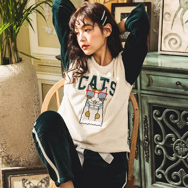 

Winter Pajamas Women's Cute Glasses Cat Flannel Set Comfortable Warm Long Sleeve Trousers Embroidery Pajamas