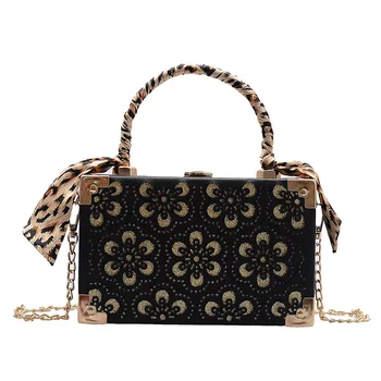 

Fashion Box Women Bag Rivets Fashion Women Messenger Bags Small Square Girls Shoulder Bags 2019 New Female Shoulder Packages