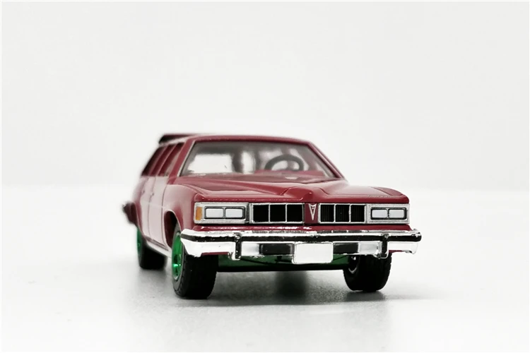 Зеленый светильник 1: 64 Pontiac Grand LeMans Safari Wagon бутик сплава автомобиля игрушки для детей Детские игрушки модель оптом