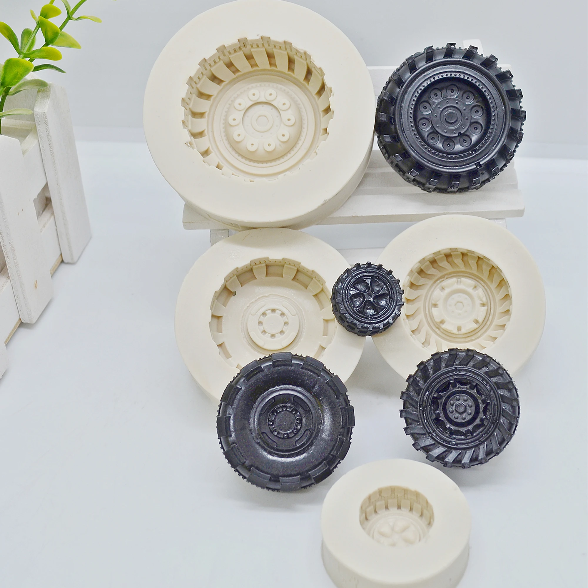 4pc/Set Tires Wheel Silicone Fondant Cake Molds Chocolate Cookies Mould Bakeware Kitchen Baking Decorating Tools Accessories images - 6