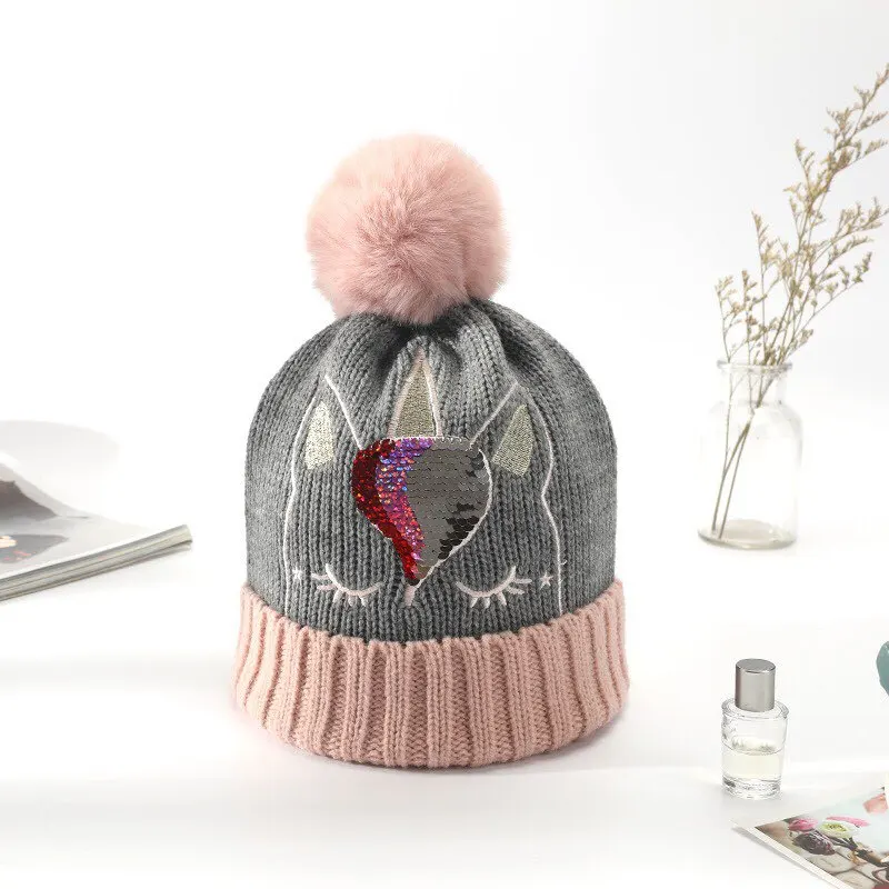 Дизайн, зимняя теплая вязаная шапка с меховым помпоном для маленьких мальчиков и девочек, милая Шапочка-бини с пайетками для маленьких детей от 2 до 8 лет - Цвет: Серый
