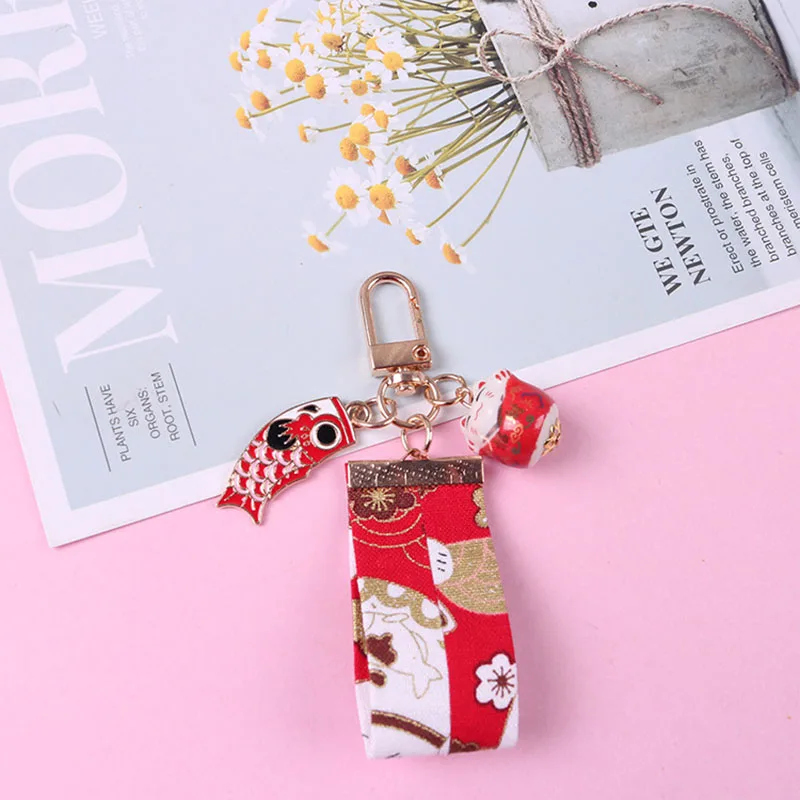 Японский брелок Lucky Cat атласная ткань годовой с рыбкой новогодний подарок