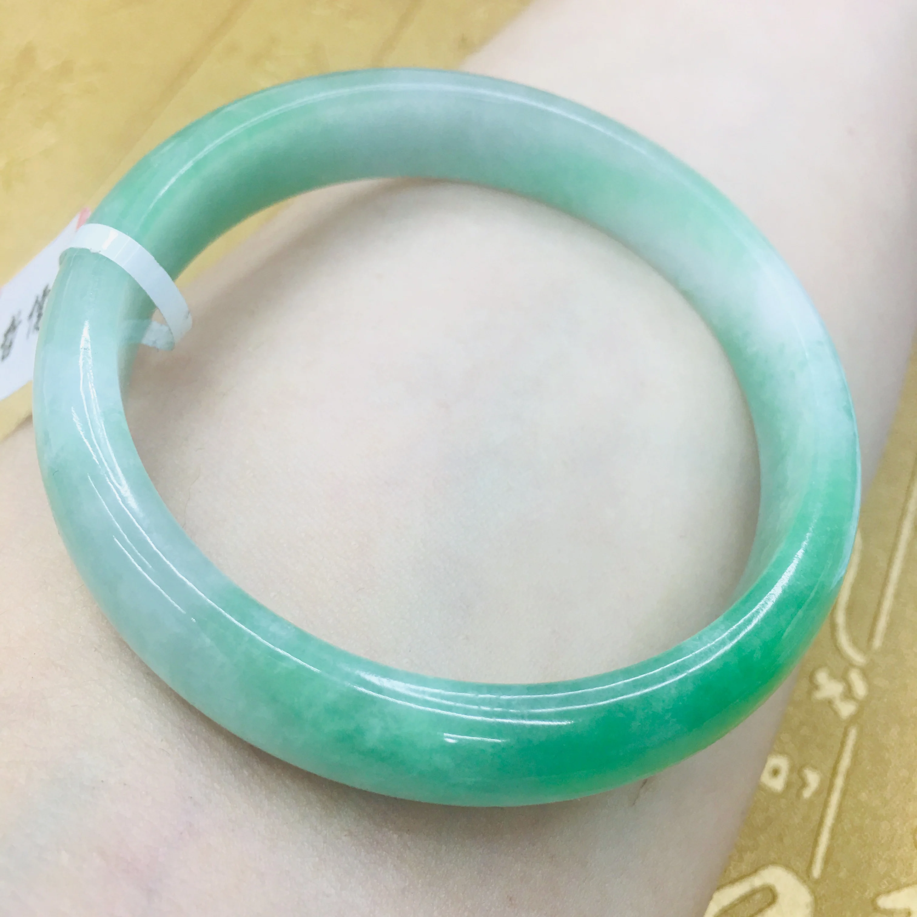Enviar un certificado натуральный жадеит pulsera elegante luz verde 54-61 мм Mujer dos colores jade pulsera joyeria regalo