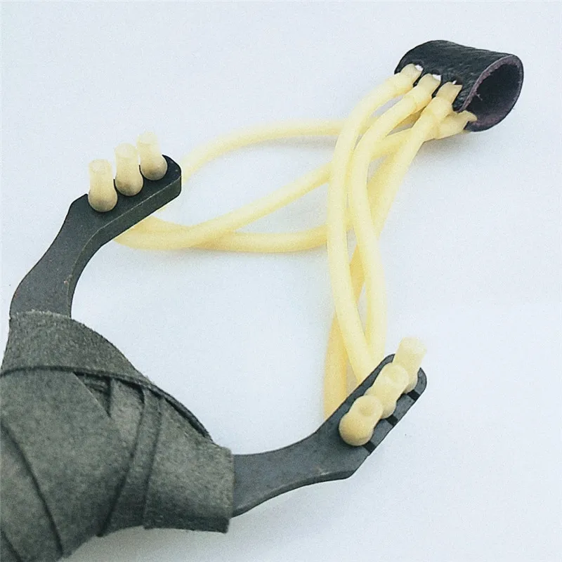 High Quality Titanium Steel Slingshot Outdoor Hunting Accessories With