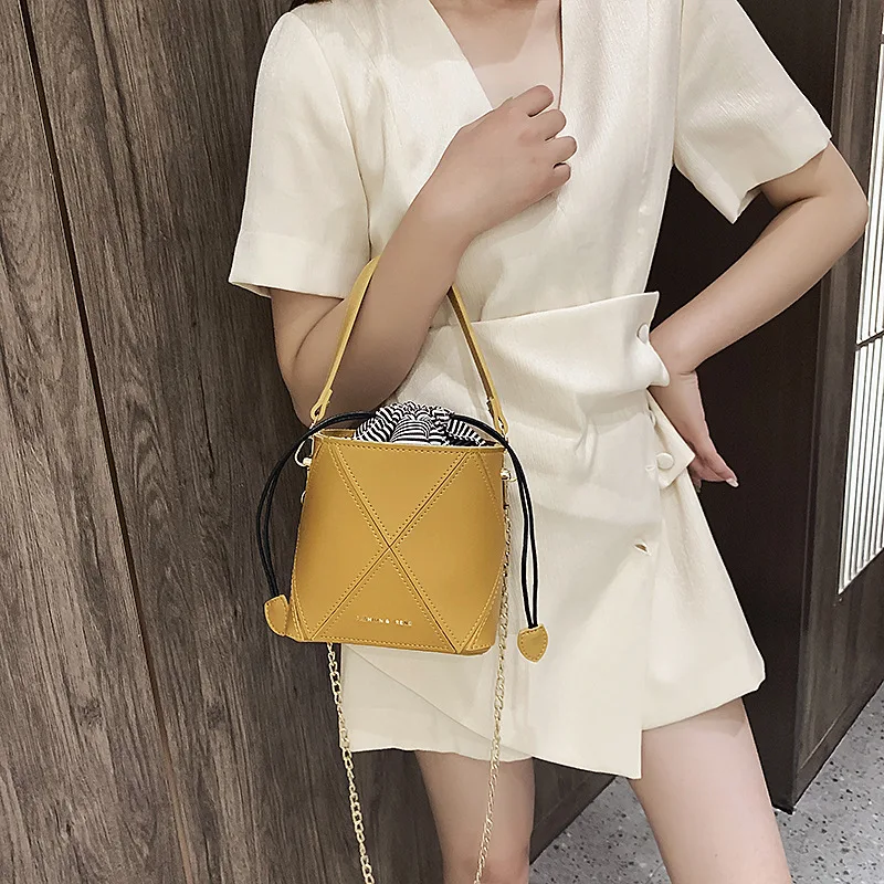 

2019 new type of three-dimensional bucket, metal letter, single-shoulder women's bag