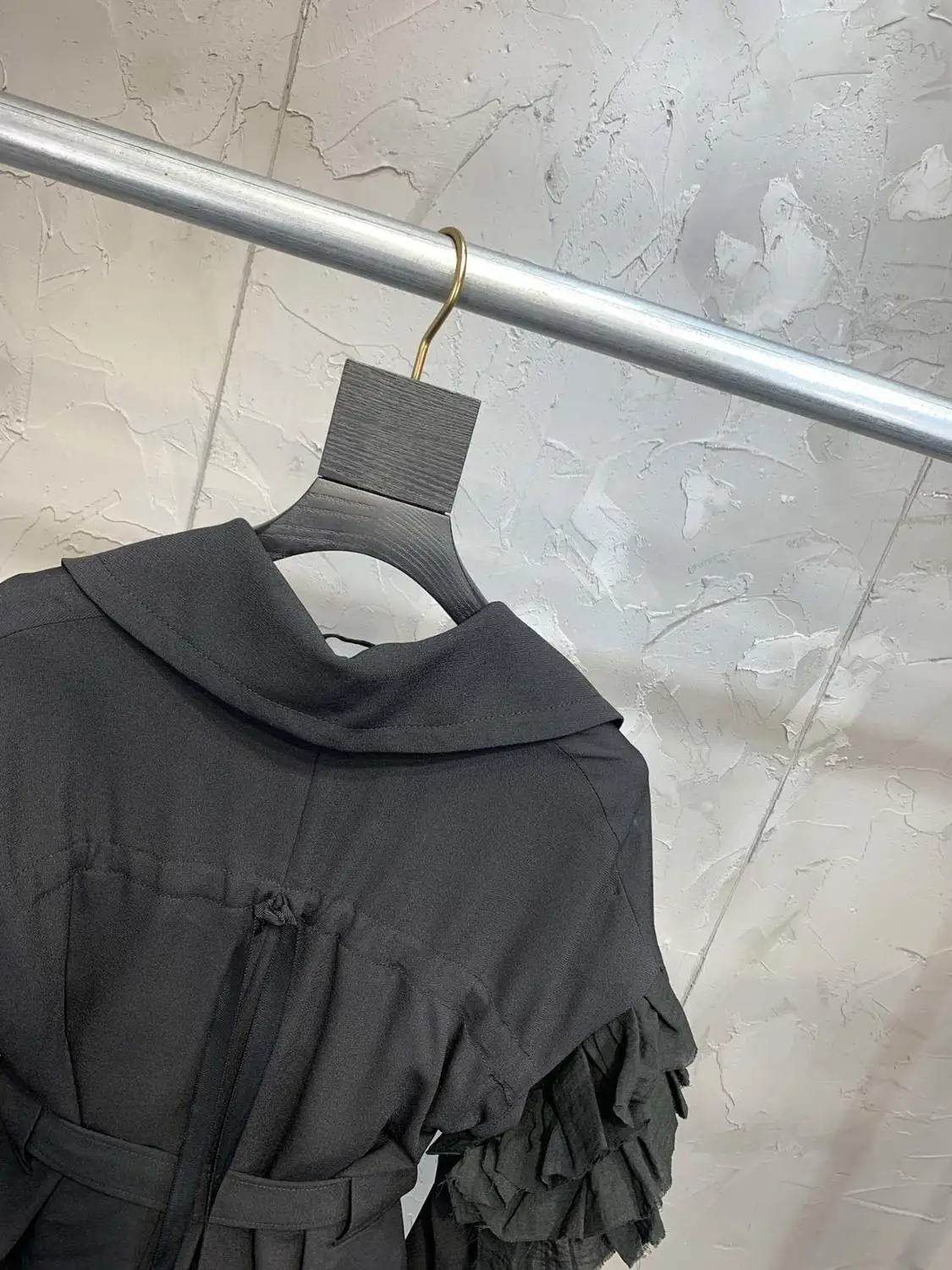 Осенние новые женские модные повседневные нагрудные ремни черные короткие пальто 0904