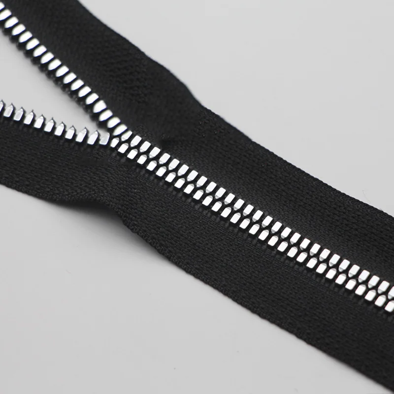 Качественная молния для куртки. Молния на куртке. Замена молнии на куртке. Молния разъемная мрп7. Замок 526 s молния.