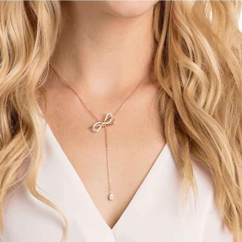 Колье сваровски перо. Swarovski колье attract soul. Колье swarovski 5559324. Swarovski sparkling dance колье. Swarovski tarot.