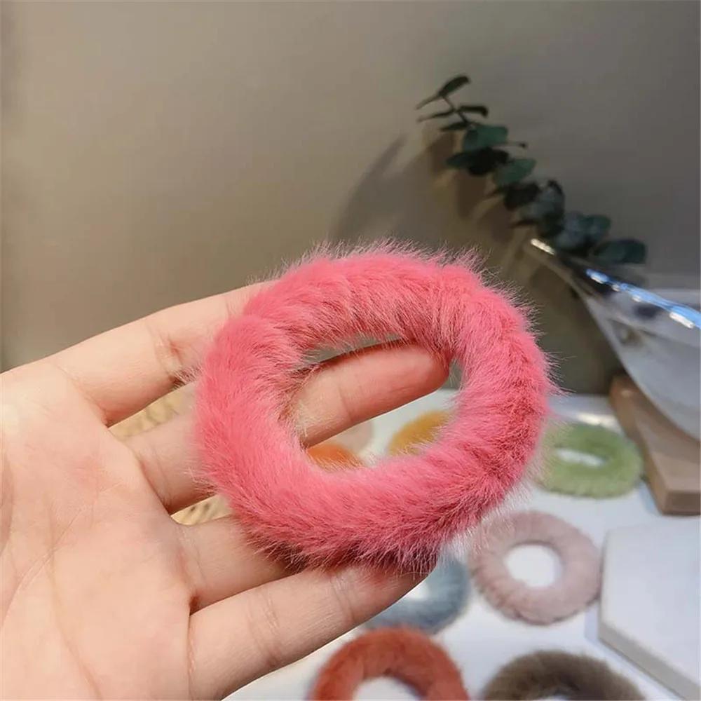 rose red Модные пушистые резинки для волос из искусственного меха, резиночка с круглым носком для девочек, черный пушистый белый цвет - Цвет: rose red