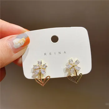 

Korean new design fashion jewelry exquisite cute grass flower zircon student earrings everyday all-match female earrings