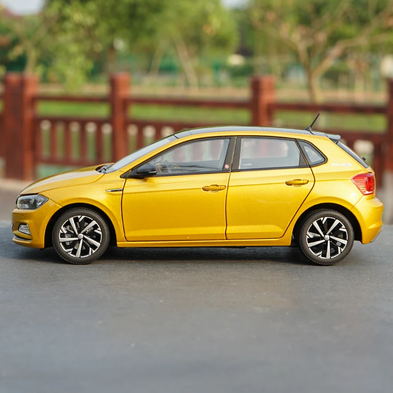 1:18 Volkswagen все новые Polo Plus модель автомобиля с небольшим подарком