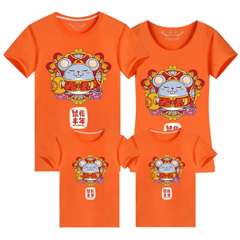 Семейные комплекты; коллекция года; Новогодняя летняя футболка с принтом; одежда для мамы и дочки, папы и сына; семейный образ