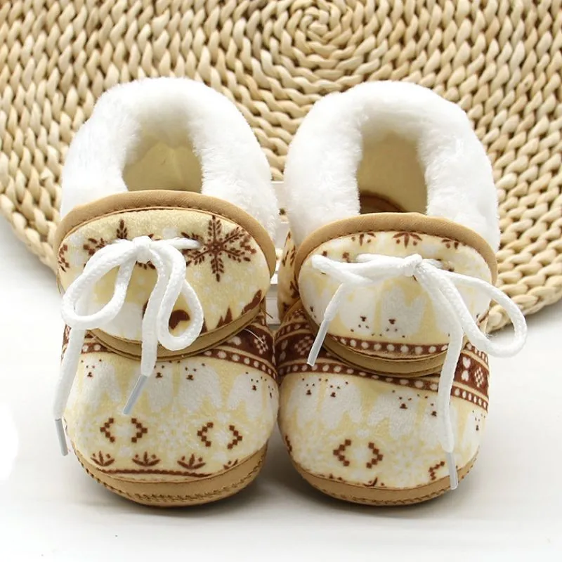 Теплые пинетки; сапоги для маленьких мальчиков и девочек; флисовые сапоги с принтом «кроше»; шерстяные ботинки на шнуровке; зимняя обувь для кроватки; зимние ботинки