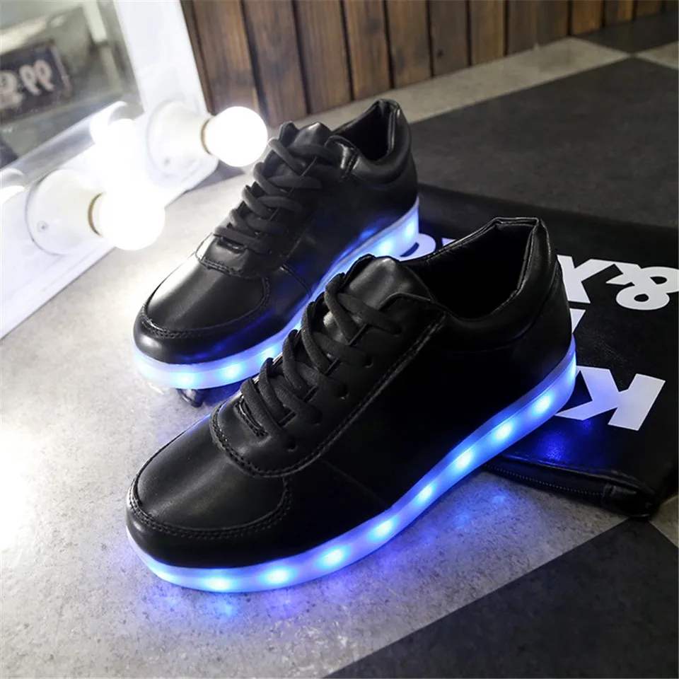 Светящиеся кроссовки кроссовки со светящейся подошвой Обувь со светодиодной подсветкой светящиеся Спортивная обувь с подсветкой подошвой Дети Обувь для мальчиков корзины Femme Tenis Feminino для женщин - Цвет: Черный
