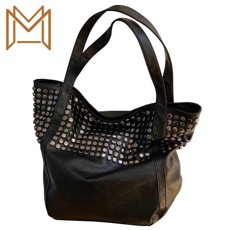 

Concise Rivet Single Shoulder Package Woman Leisure Time Portable Shopping Bag