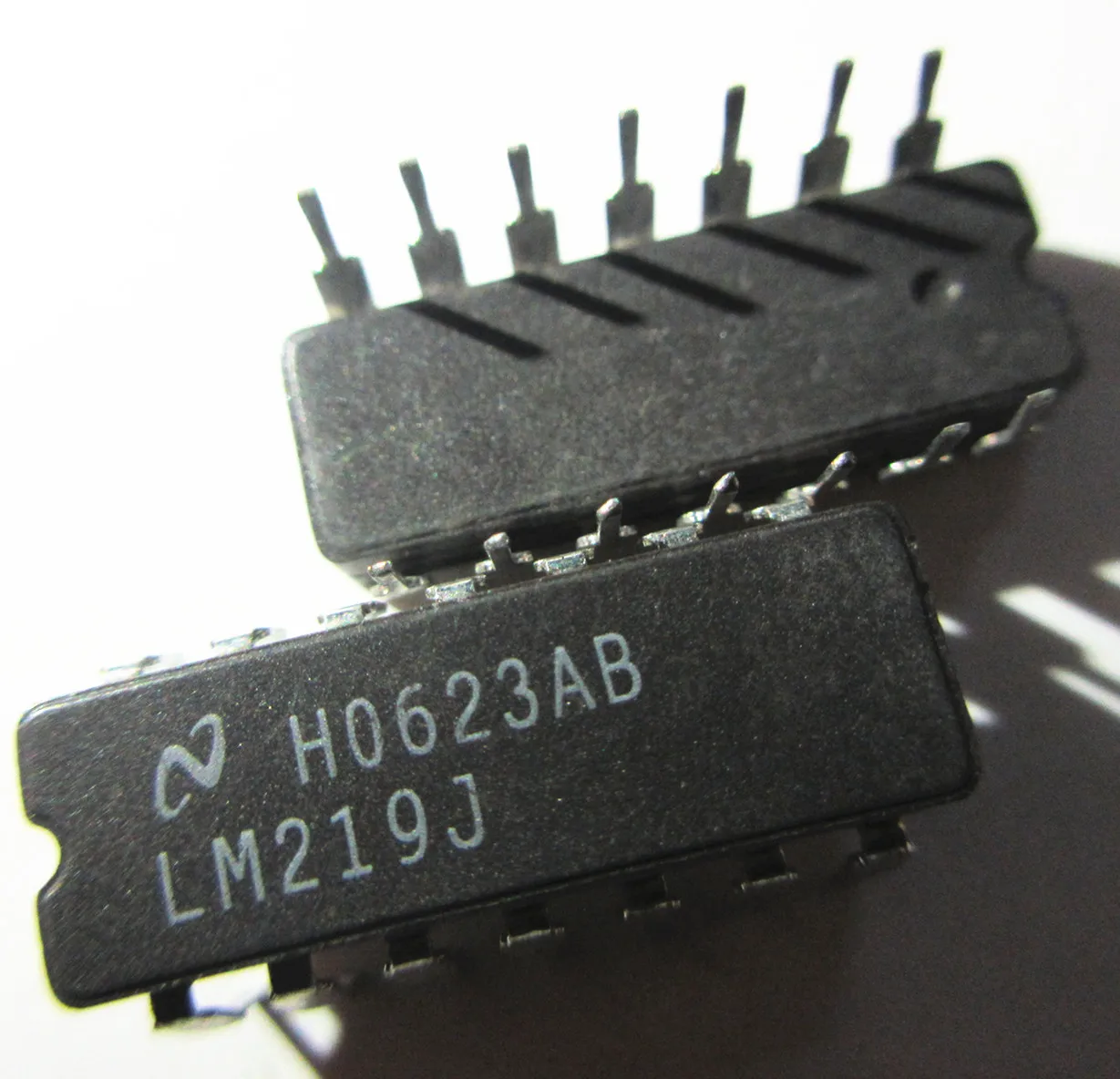 10 шт. IC LM219J