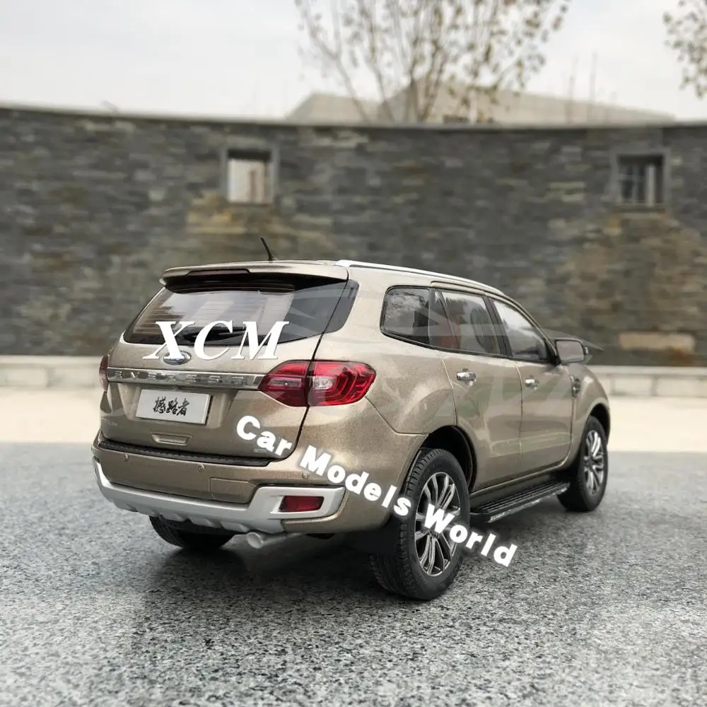 Литая модель автомобиля для нового Эвереста титана SUV 1:18+ маленький подарок