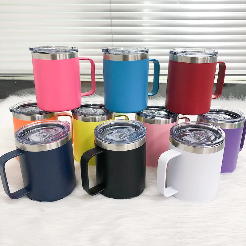 Travel mug with a handle