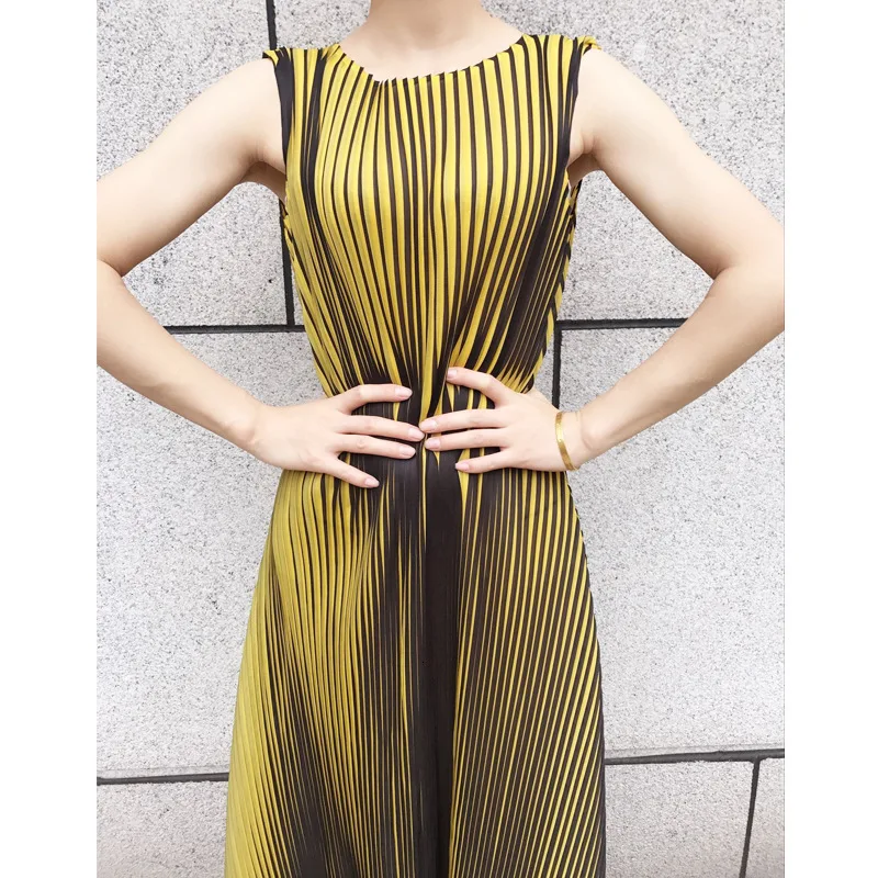 LANMREM New Summer Round Neck Sleeveless Pleated A-line Pullover Long Dress Female Vestido WH24407 Free Size