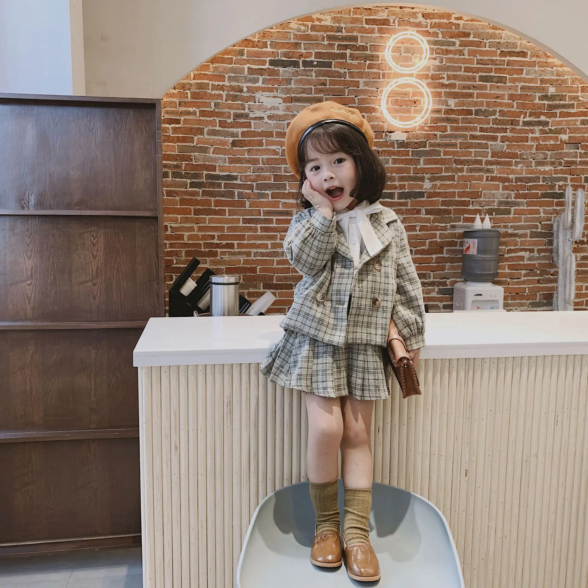 

New autumn children clothing sweet plaid long-sleeved blazer+short-section pleated skirt two pieces set suit for girls