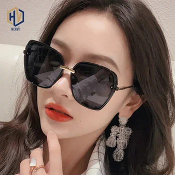 

Retro Female Square Sunglasses Clear Big Frame Hemming Sunglasses Strong Protection Does Not Fade Easily Easy To Clean