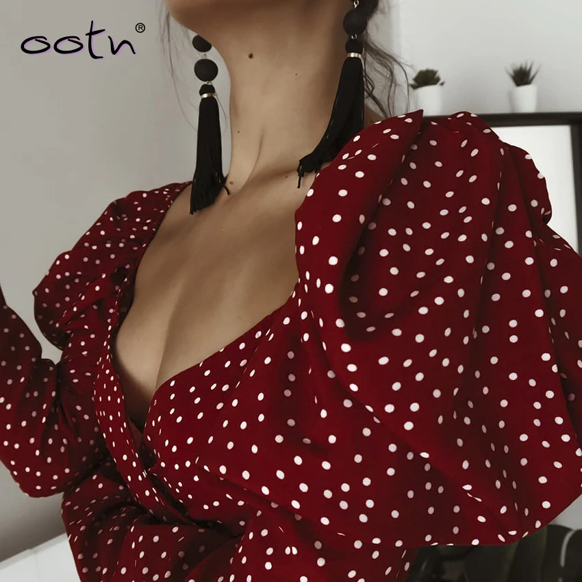 Сексуальный укороченный топ с открытой спиной, женские рубашки в горошек,, красная женская блузка на шнуровке с v-образным вырезом и пышными рукавами, осенняя летняя уличная одежда