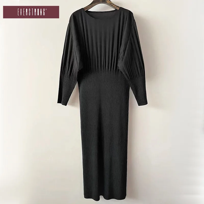 

Changpleat Woman dress Miyake Pleated Fashion Solid Loose Large Size Raglan Sleeve O-neck High Street Fold Mid-Calf Dresses Tide