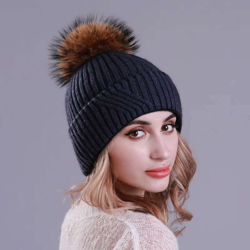 Winter wool knitted hat fashionable warm mink ball lady hat Korean version of 100 sets of warm and humid hat - Цвет: Зеленый