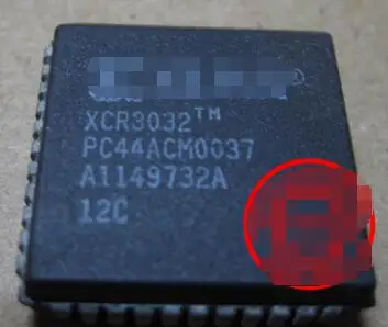 IC новый 100% XCR3032-12CPC44C | Электроника