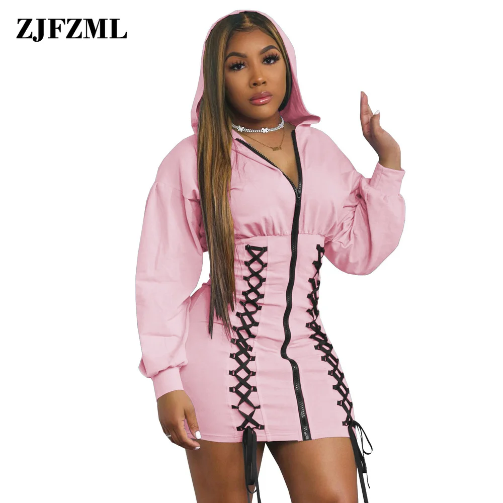 Женское мини-платье на шнуровке с длинным рукавом и капюшоном | Женская одежда