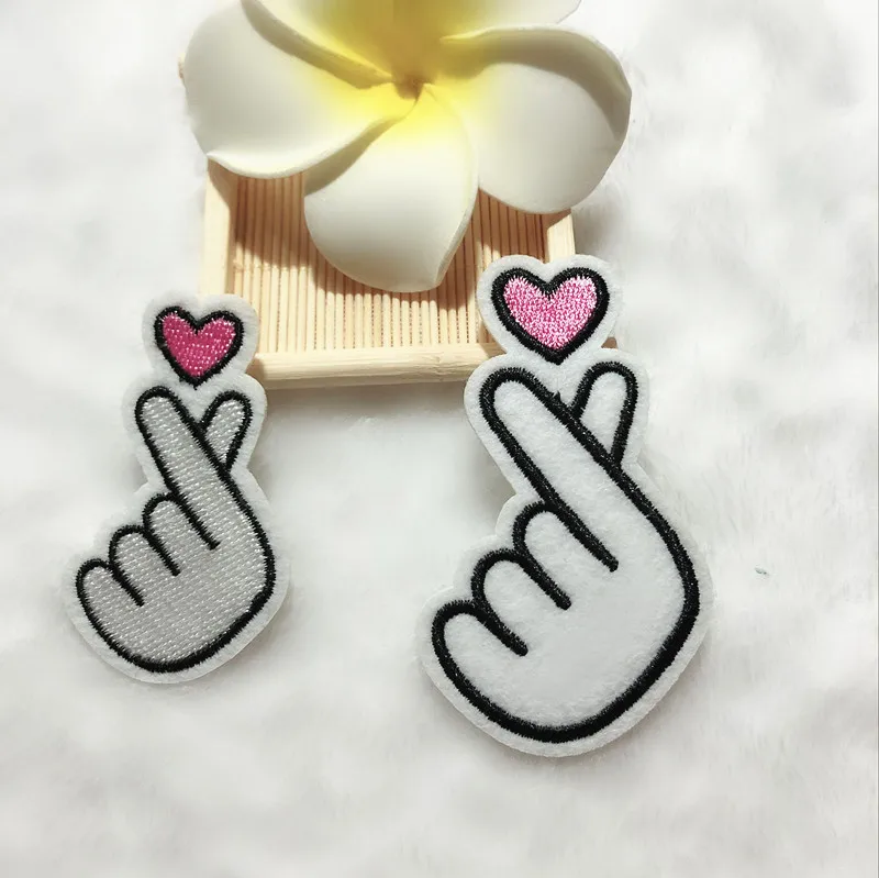 New Cartoon Patches for Children Clothing DIY Sticker Clothes Smiling Creative Love Gesture Embroidery Hat Decoor | Дом и сад