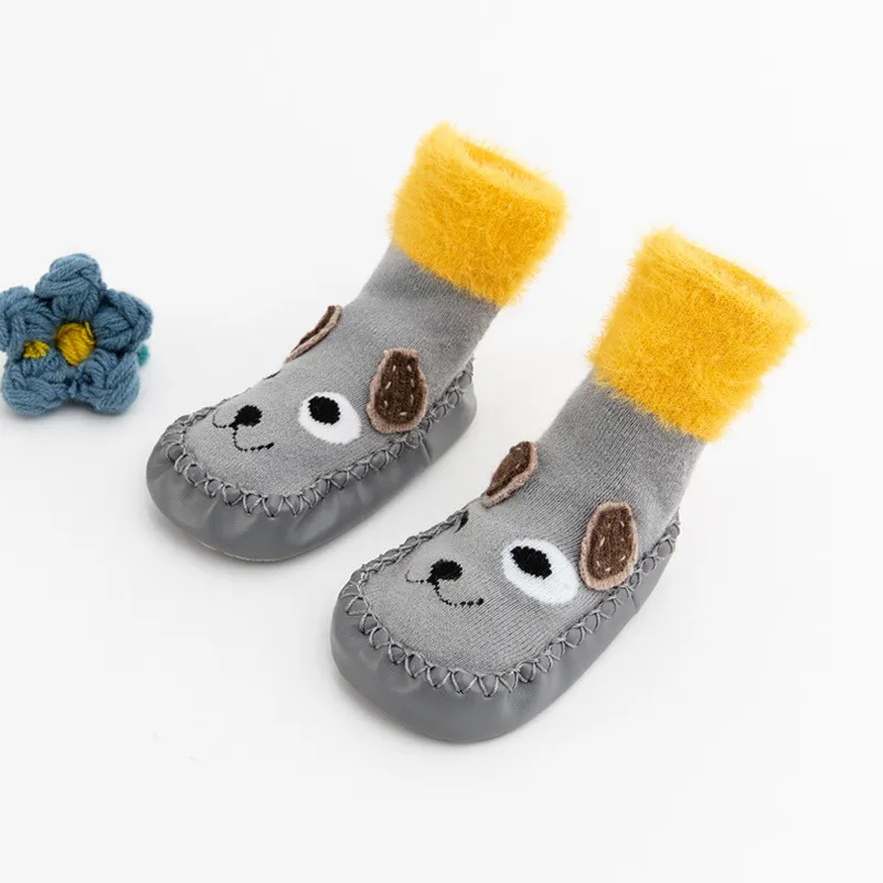 Для новорожденных, для маленьких девочек, для тех, кто только начинает ходить, зимние тапочки на мягкой подошве противоскользящая обувь с бахромой для малышей, для младенцев, для маленьких обувь из искусственной замши кожаная обувь