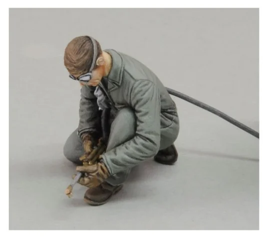 1/35 Resin Figure model kits modeling welder Unassembled and unpainted 2