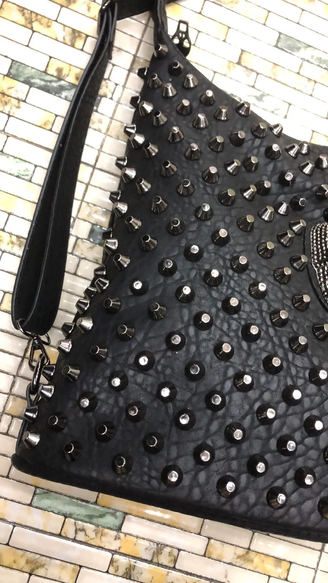Large Rivet Skull Handbag Women Pu Leather Large Capacity Tote Messenger Shoulder Bag cross body punk hip hop black tote purse