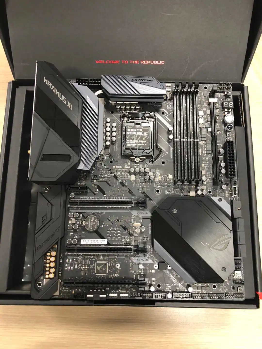 Материнская плата ASUS ROG MAXIMUS XI EXTREME M11E Z390 1151pin поддерживает I9 9900K 9700K
