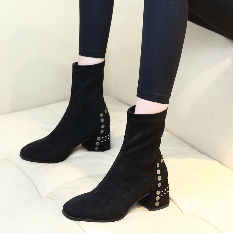 

Vintage Boots Women Rivet Flock Shoes Women Short Boots Square Heels Fashion Square Toe Ankle All Match Breathable New CH-A0145
