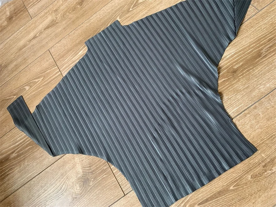 Pleated main line series MIYAKE pleated tshirt
